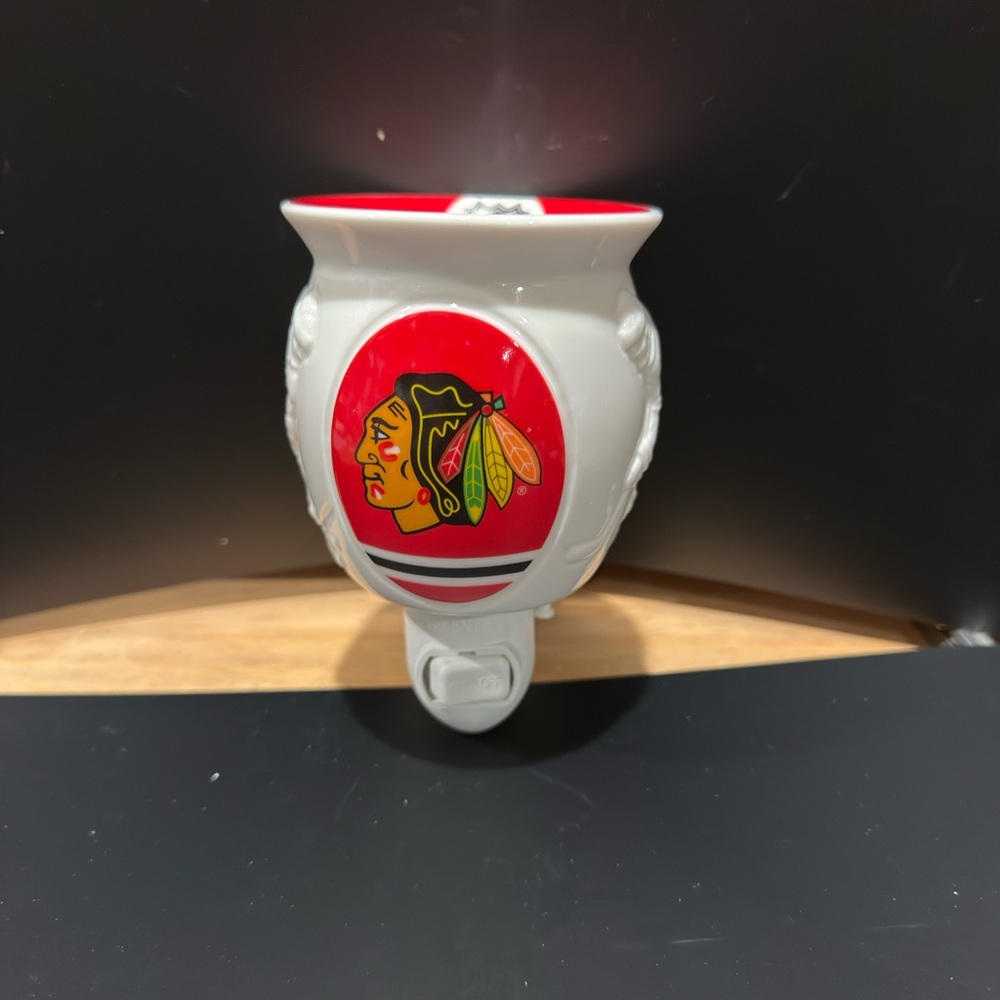 New Scentsy Chicago Blackhawks Mini Warmer